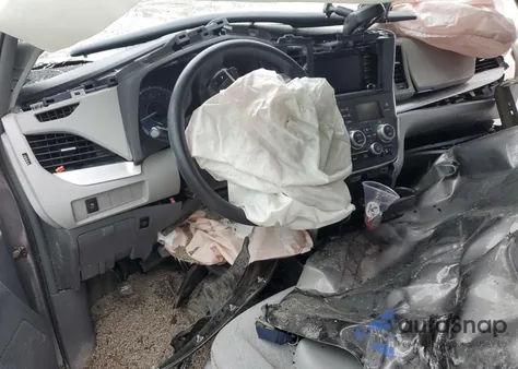 2018 Toyota Sienna Le from USA, damaged, VIN 5TDJZ3DC6JS199103